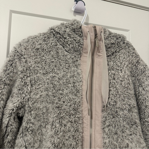 Lululemon Warmth Restore Sherpa Full Zip Jacket Hoodie Reversible Size Small - Picture 5 of 16